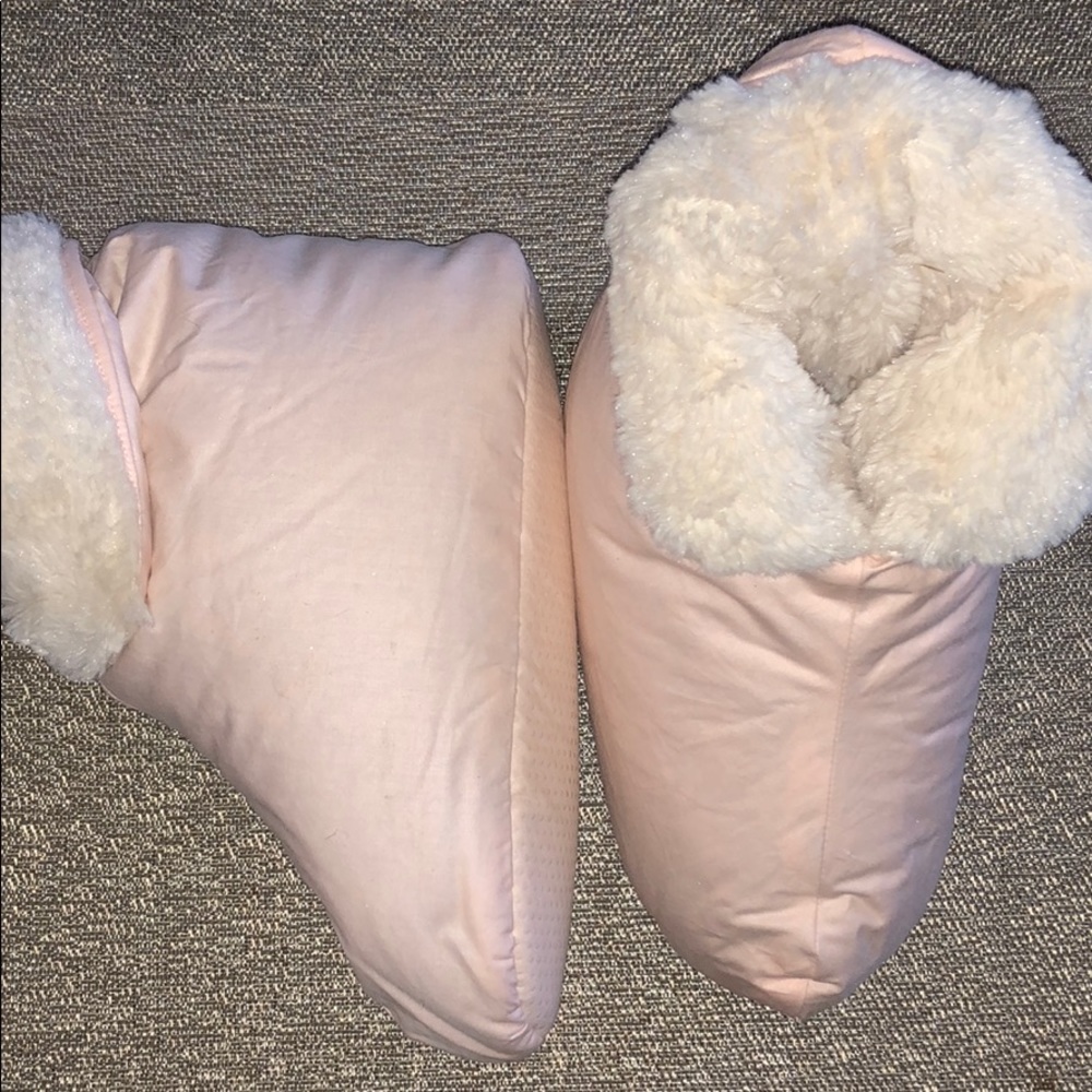 Soft pink pillow booties Royal Velvet